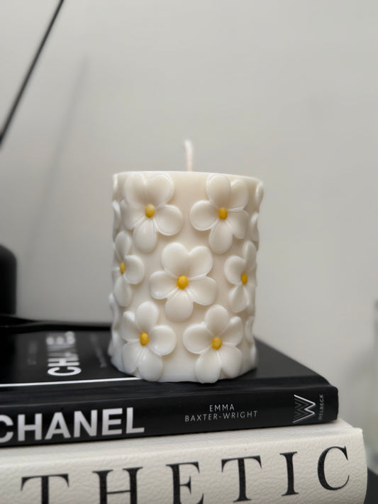 Daisy Pillar Candle