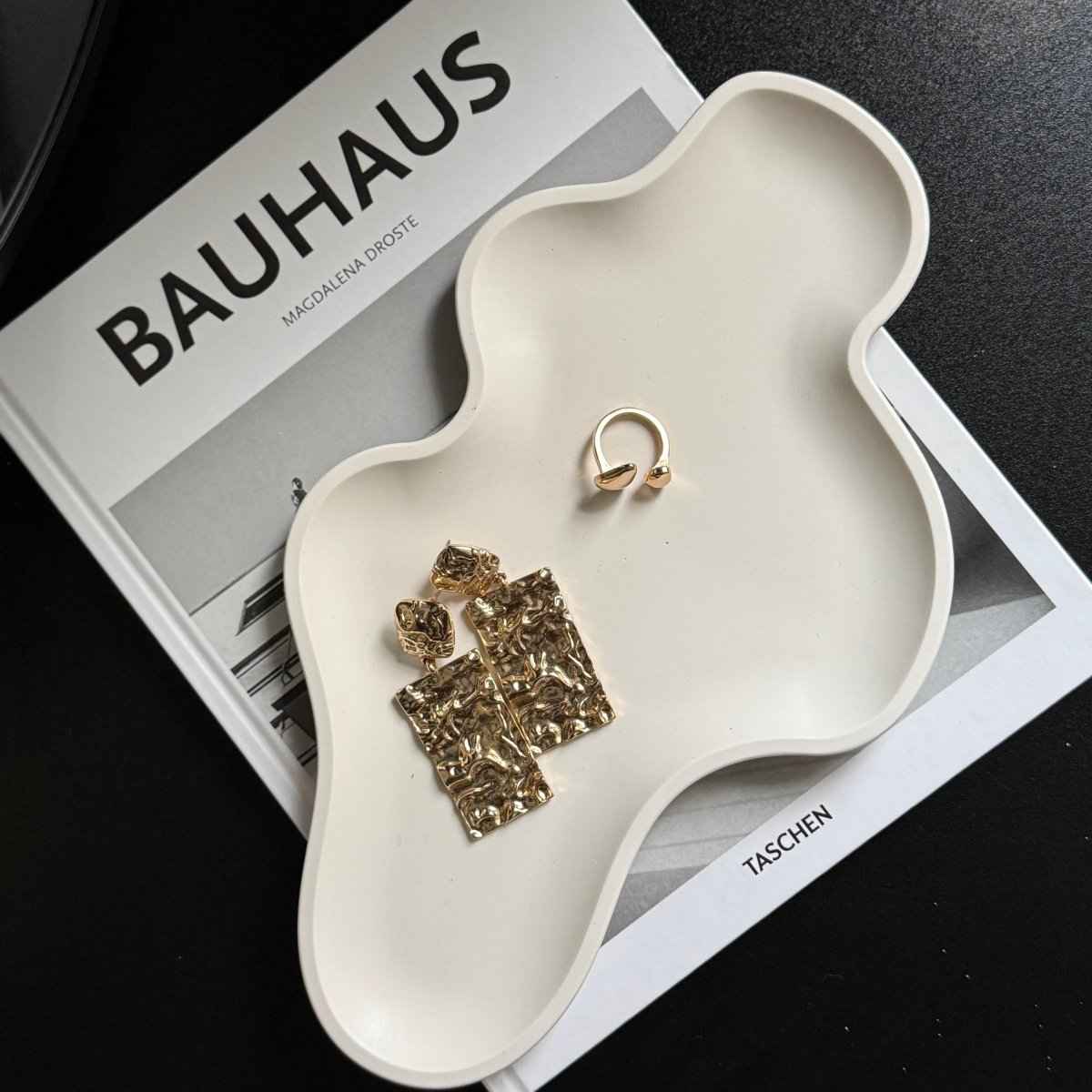 ALO Minimalist Irregular Stone Tray