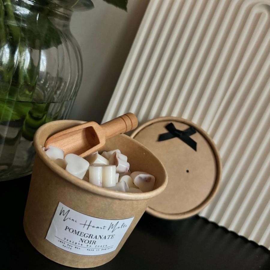 Botanical mini heart soy wax melts UK luxury scoop gift set - Designs by Inaya