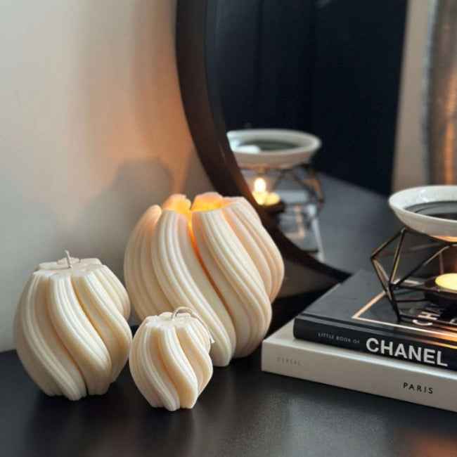 Luxury sculptural candle set of 3 twisted design soy wax