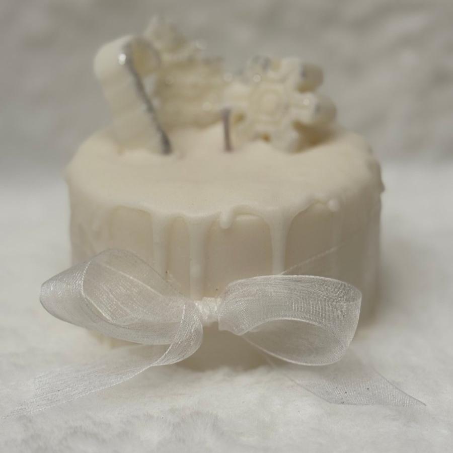 YUM Christmas Drizzle Cake Festive Scented Candle - Designs by Inaya